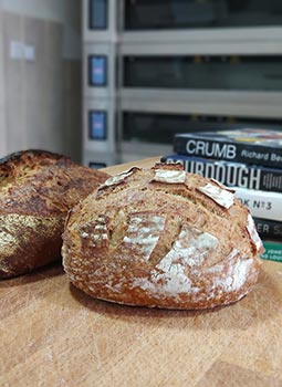 farro, ekşi mayalı geleneksel ekmek